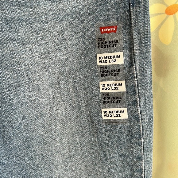 Levi’s 725 high rise bootcut jeans - Picture 3 of 11